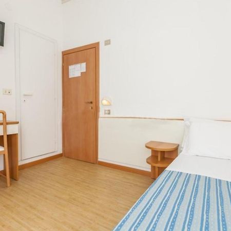 Hotel Azzurro Cattolica Esterno foto
