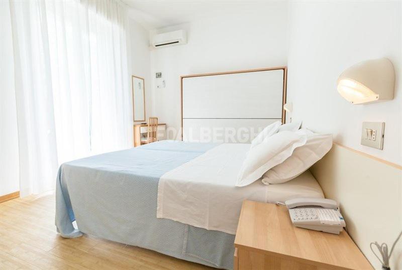 Hotel Azzurro Cattolica Esterno foto