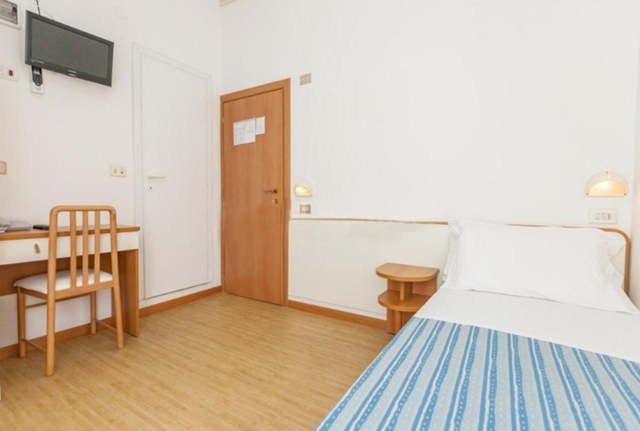 Hotel Azzurro Cattolica Esterno foto