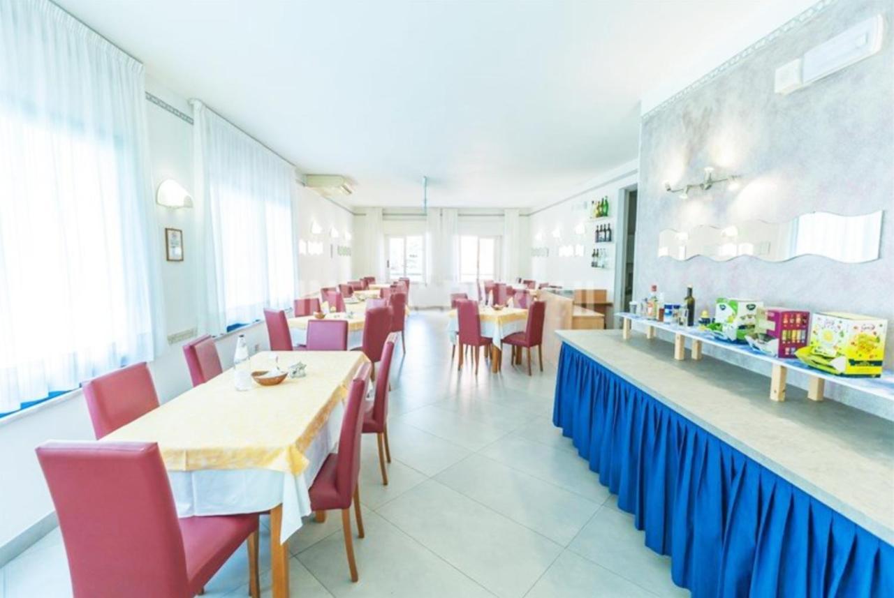 Hotel Azzurro Cattolica Esterno foto