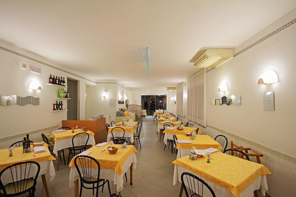 Hotel Azzurro Cattolica Esterno foto