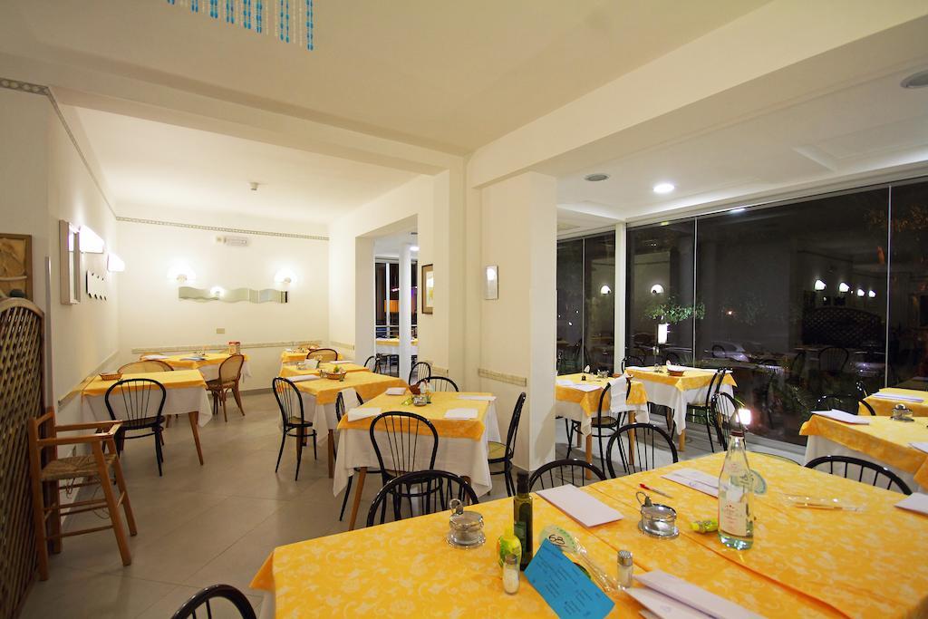 Hotel Azzurro Cattolica Esterno foto