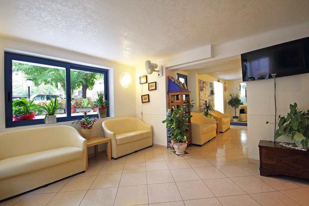 Hotel Azzurro Cattolica Esterno foto