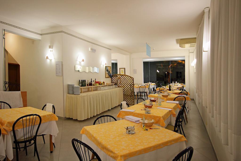 Hotel Azzurro Cattolica Esterno foto