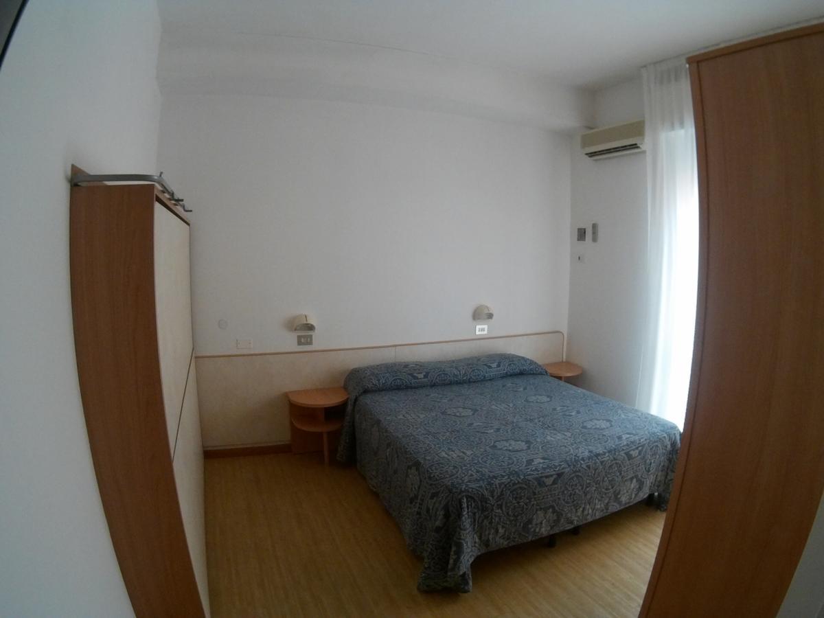 Hotel Azzurro Cattolica Esterno foto