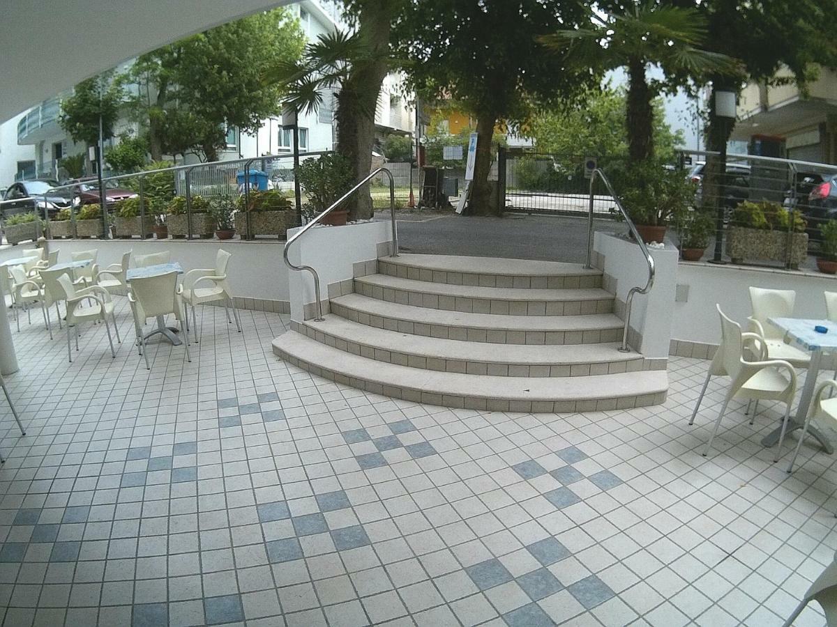 Hotel Azzurro Cattolica Esterno foto