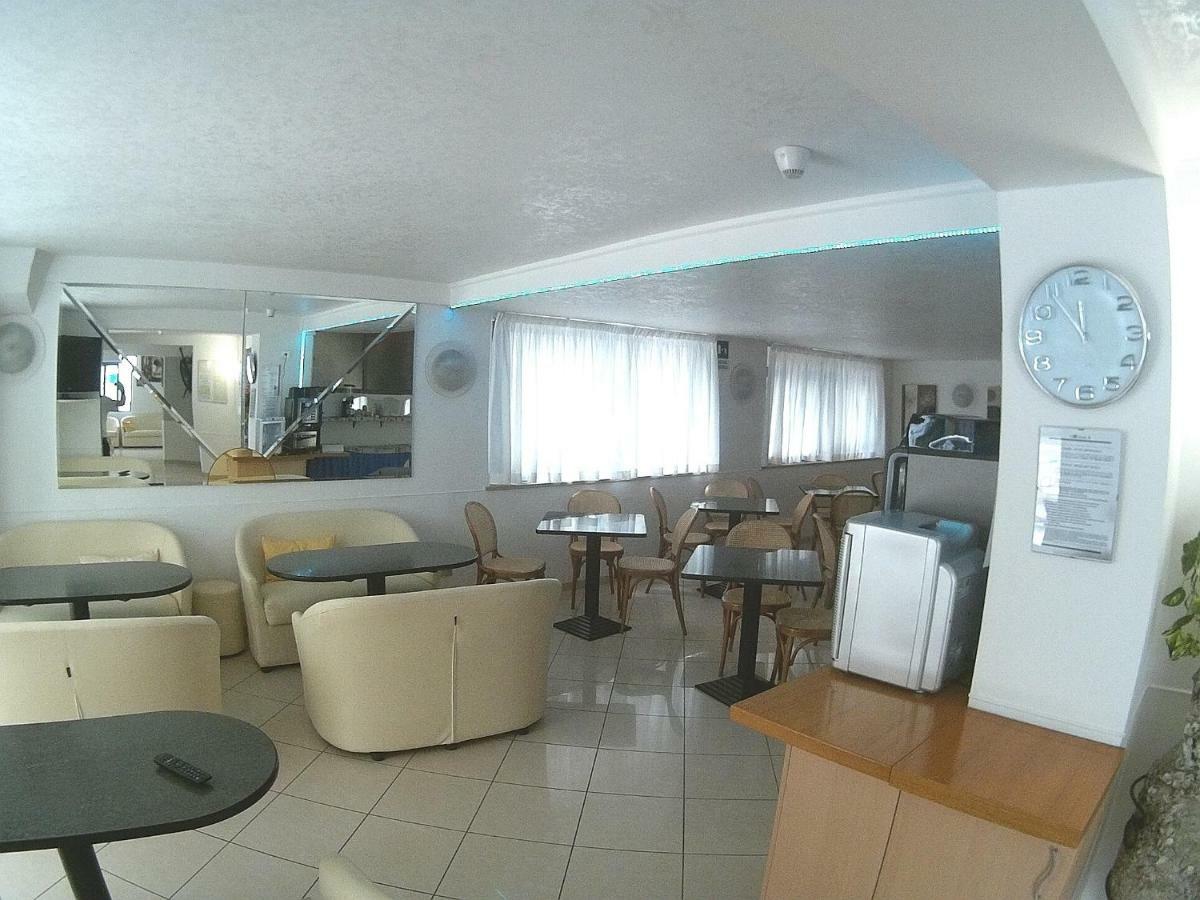 Hotel Azzurro Cattolica Esterno foto