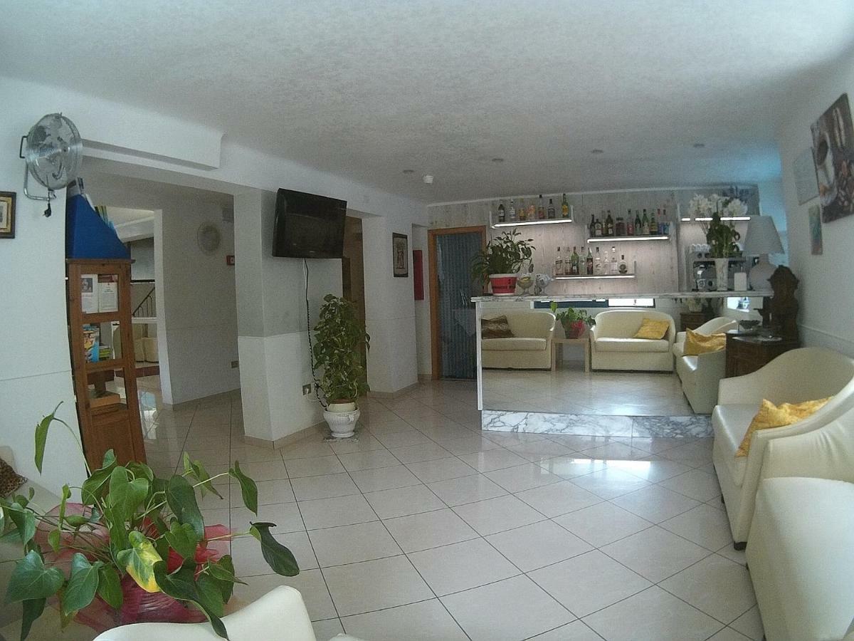 Hotel Azzurro Cattolica Esterno foto