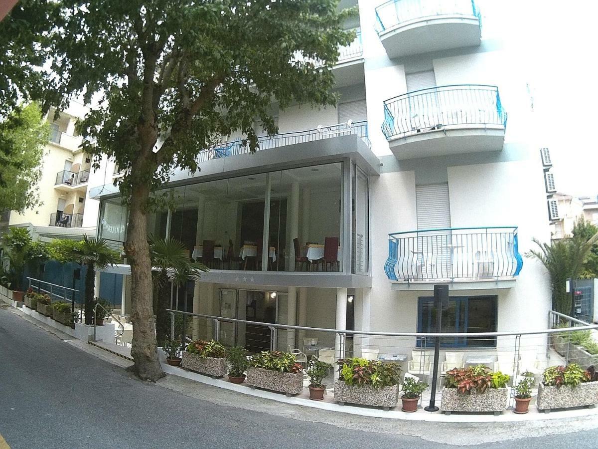 Hotel Azzurro Cattolica Esterno foto