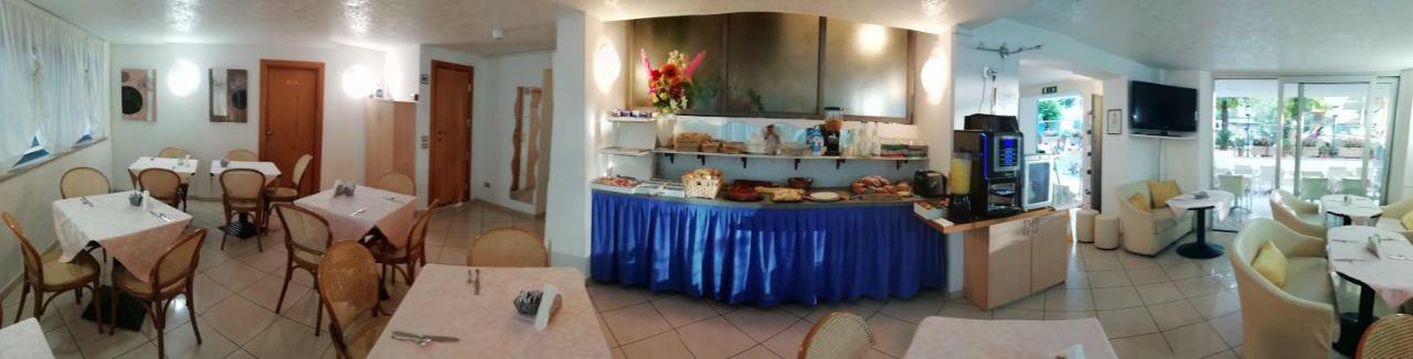 Hotel Azzurro Cattolica Esterno foto